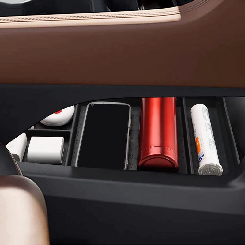 Daily small belongings neatly arranged in Nissan Pathfinder lower console organizer tray
